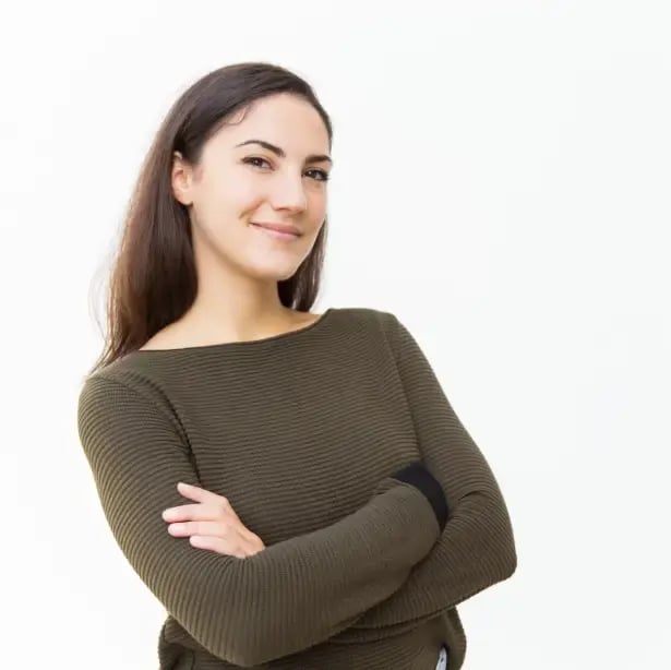 smiling-confident-beautiful-woman-posing (1)